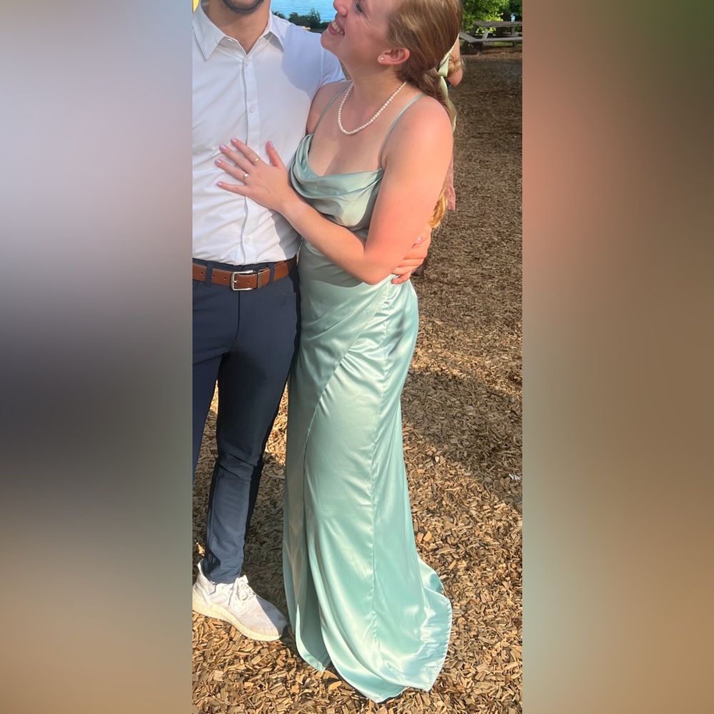 Sage green bridesmaid dress David's Bridal Studio - Picture 6 of 7